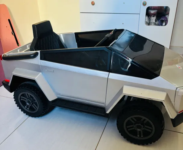 Carrinho Elétrico Infantil Estilo Cybertruck