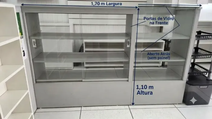 Balcão Vitrine com Portas de Vidro (1,70m x 1,10m) Aberto atrás