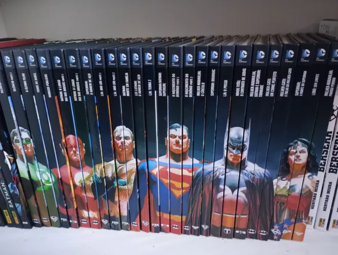 COLEÇÃO DC COMICS - GRAPHIC NOVELS (Incompleta)