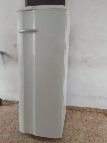 Geladeira Eletrolux simples paga na entrega