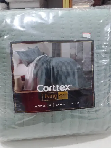 Cama, mesa e banho