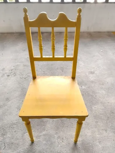 Cadeira madeira para decoração 