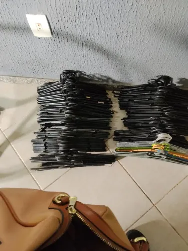 Cabides vendo mais de 100 cabides pouco usados Itapuã VV Sheylla *
