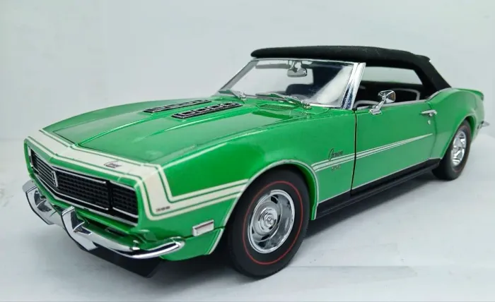 Miniatura Camaro RS/SS 1968 1/18