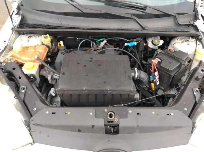 Ford Fiesta Sedan SE 1.6 8V Flex 4P 2014
