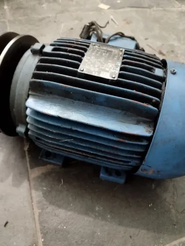 Motor Elétrico WEG 3CV Trifásico 220/380V 1725RPM Com Polia