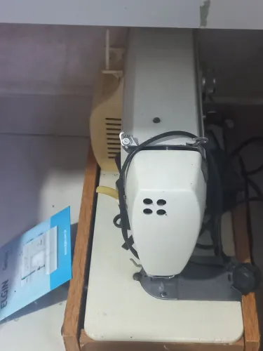 Máquina Costura antiga p doação
