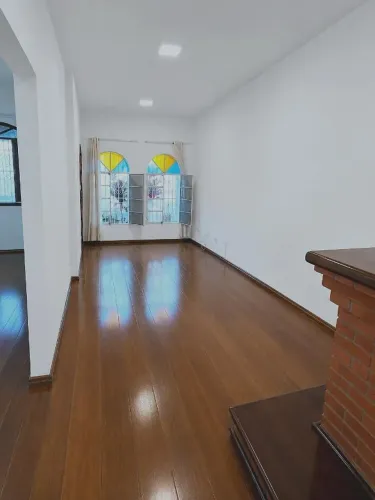 Casa Térrea com Edícula Completa, 4 Dormitórios e 3 Vagas na Cidade Dutra