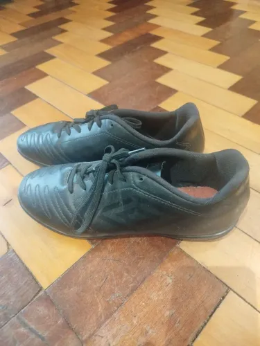 Chuteira society Umbro
