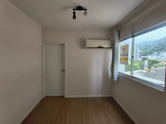 Apartamento de 3 quartos semi mobiliado no Centro