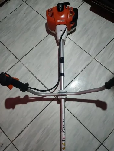 Vendo roçadeira sthil original nova na garantia tv lá vai fazer um mês 2.700 reais