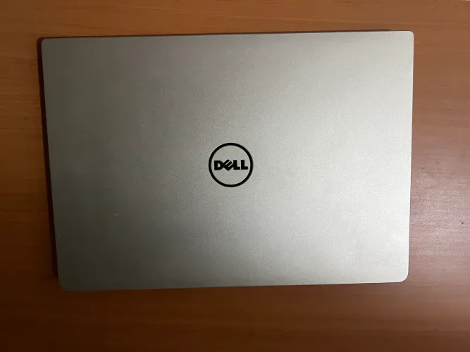 Dell Inspiron I14 edição limitada Dourado