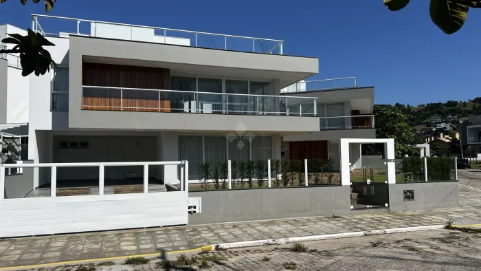 Casa a 100 metros do mar e 4 quartosno Morrinhos/Garopaba-SC