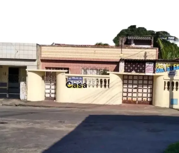 Ótimo terreno com casa antiga
