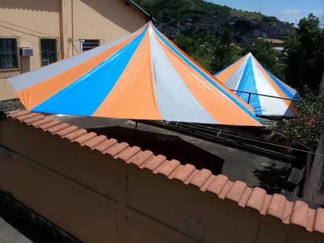 Vende-se Lona (modelo circo) - Tam 11x11 usada R$400