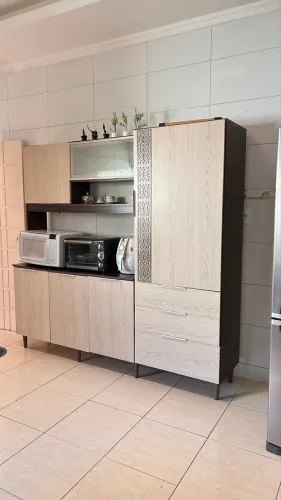 ARMÁRIO DE COZINHA