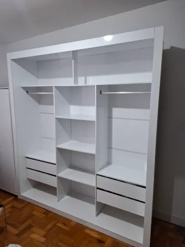 Guarda-roupas tipo closet