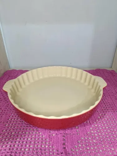 Travessa redonda de Cerâmica da Marca Staub cor cereja 30cm de diâmetro x 5cm de altura