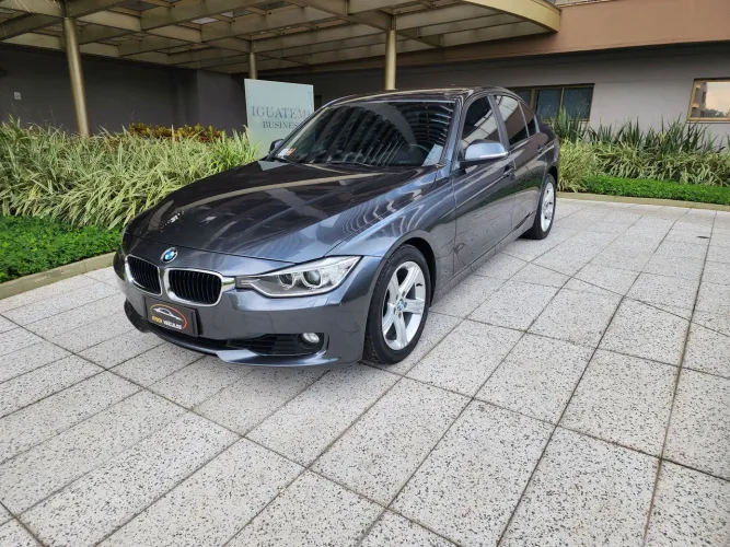 BMW 320 Active Flex 2014 - Baixo km