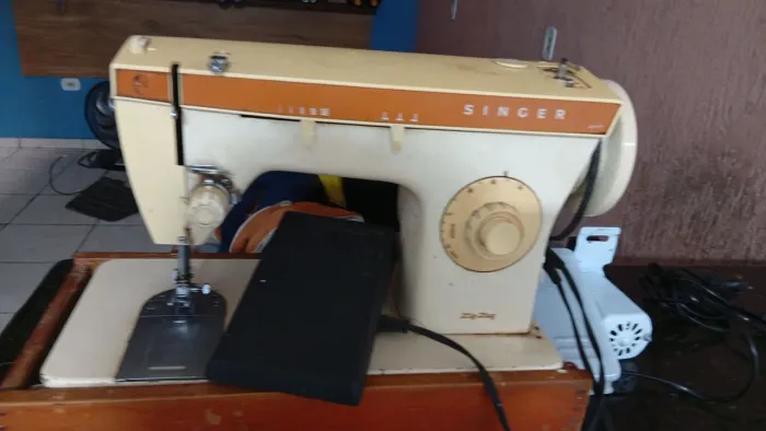 máquina de costura,está travando a costura precisa fazer uma manutenção 