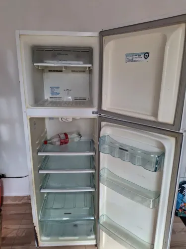 Geladeira Electrolux 263 L