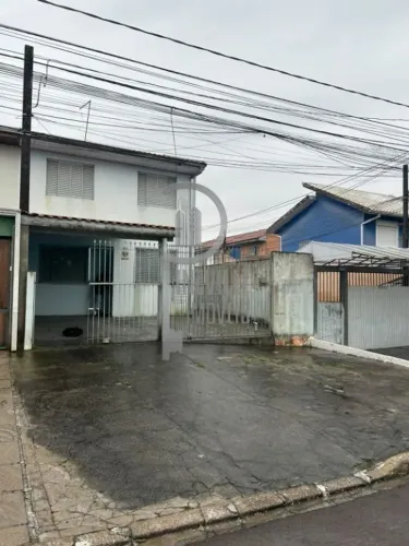 Sobrado para locação no Bairro Cajuru.