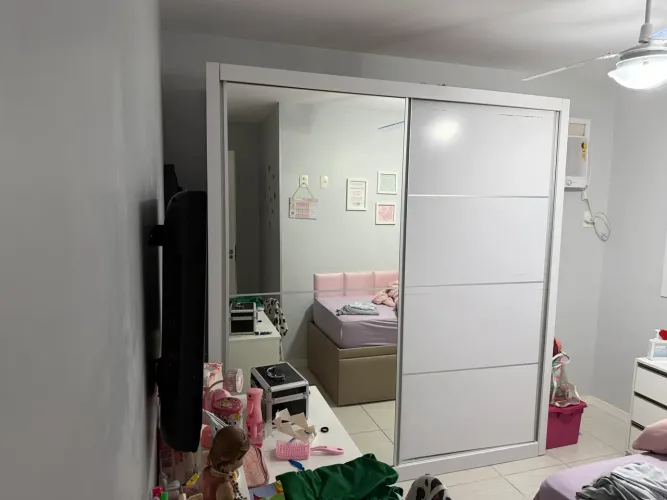 Vendo guarda roupa de casal com espelho