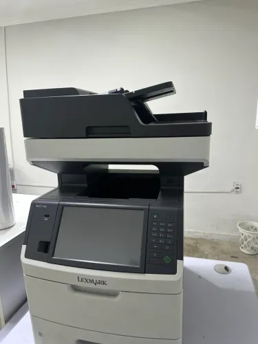 Impressora Lexmark MX711de 60 páginas por minuto