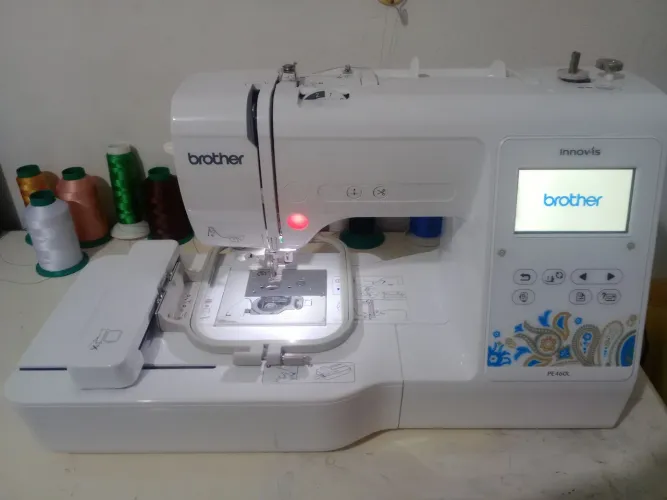 Vendo máquina de bordar Brother PE460L