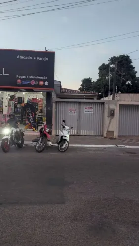 Alugo casa para fins comerciais