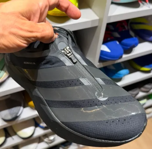 Tênis adidas muito novo