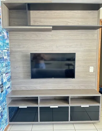 Painel com Rack para TV em MDF - R$ 650,00