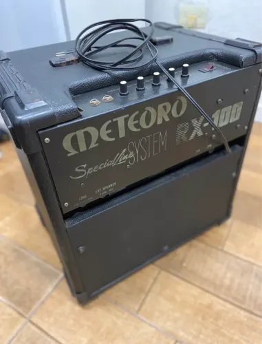 Amp de guitarra METEORO RX100