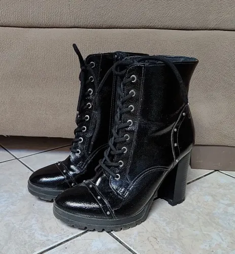 Bota Coturno Preta Feminino Tratorada Salto Alternativa Elegante Envernizada Via Marte
