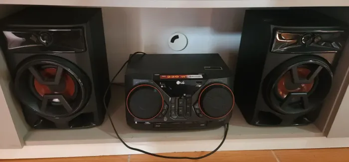 Mini System LG XBOOM 220W RMS, Graves Potentes, Multi Bluetooth, Modo Rádio FM - CK43N