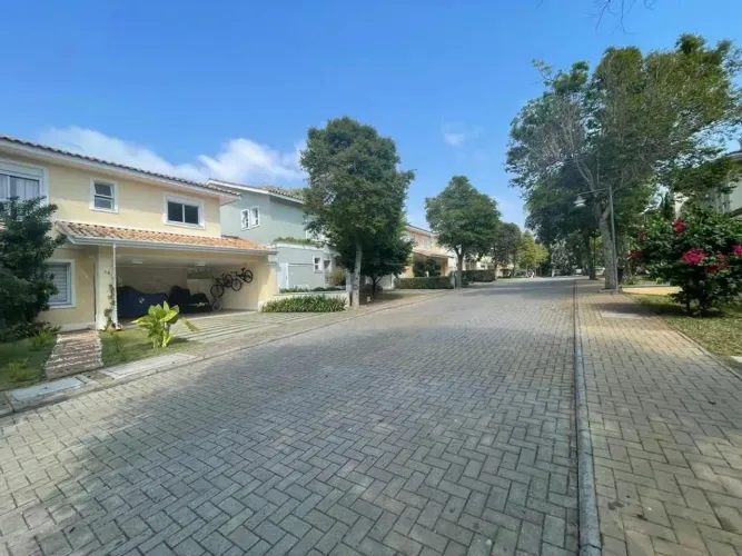 Casa para alugar em Cotia, Granja Viana, com 4 suítes, com 315 m², Condominio Raizes