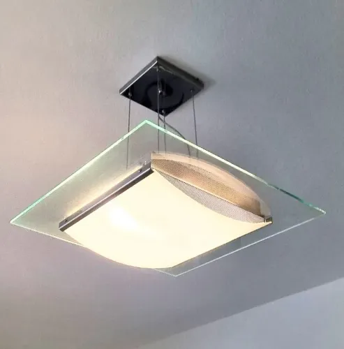 Luminária em vidro e metal cromado