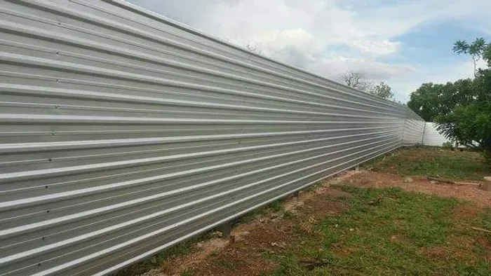 Muro de telhas galvanizada zinco fico definitivo Substitui muro de alvenaria em definitivo