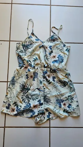Macacão floral shein