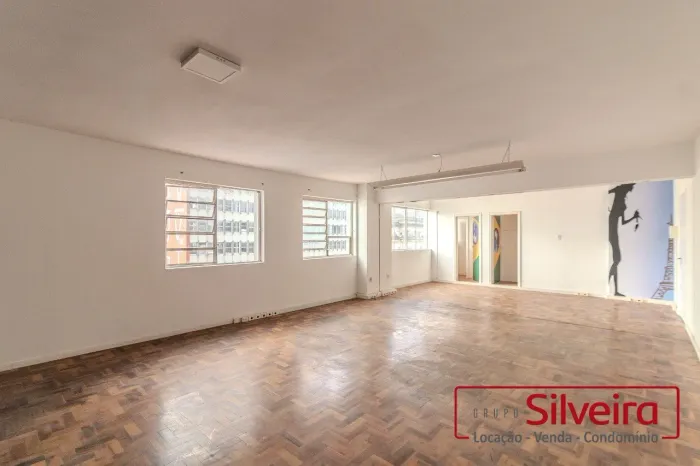SALA COMERCIAL PARA LOCAÇÃO NO CENTRO HISTÓRICO DE PORTO ALEGRE COM VISTA PARA O GUAÍBA