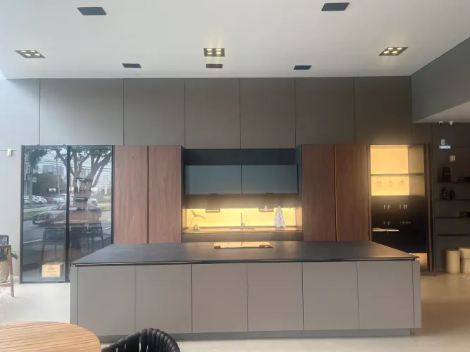 Cozinha moderna em Lacca com acessórios 