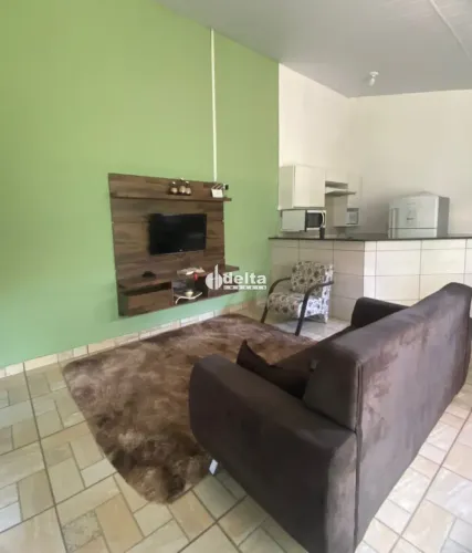 Casa residencial com 2 Quartos disponível no bairro Canaã em Uberlândia - MG.