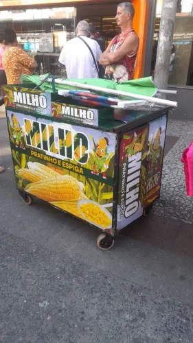 Baraca de milho com ponto no calcadao de bangu