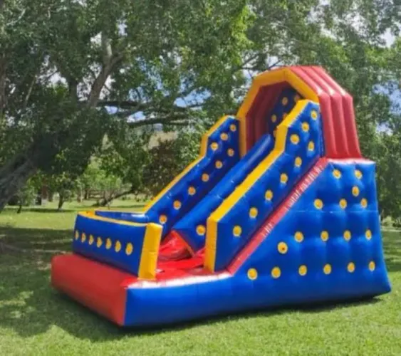 Vendo escorregador inflável em ótimo estado usou 5 vezes so