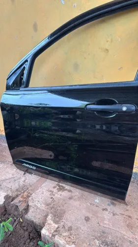 PORTA DIANTEIRA ESQUERDA FIAT ARGO 