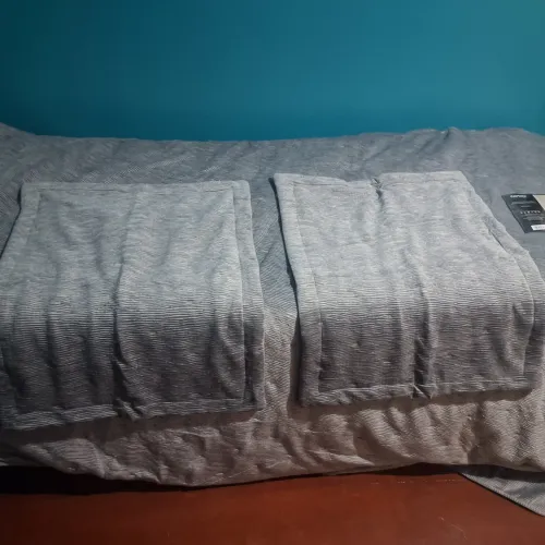 Colcha de cama KING 2,60m x 2,80m + duas fronhas. Valor original 399 - NUNCA USADA!