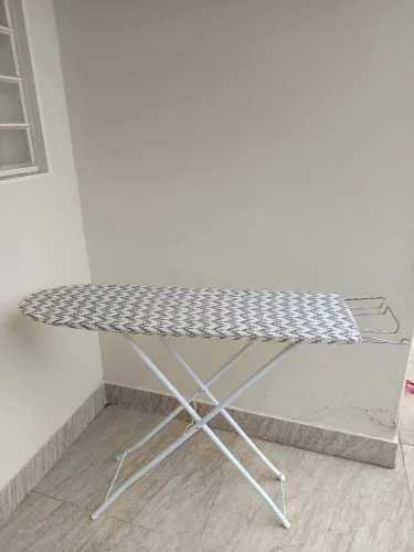 Tábua de passar roupa pernas de ferro