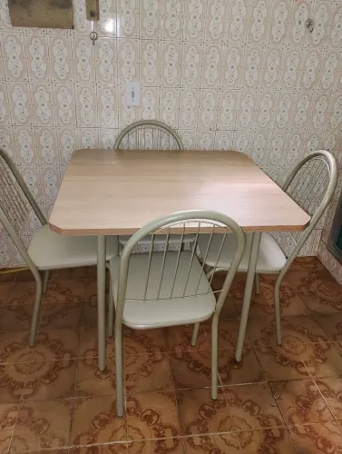 Conjunto de mesa com cadeiras ,medidas: 91x83