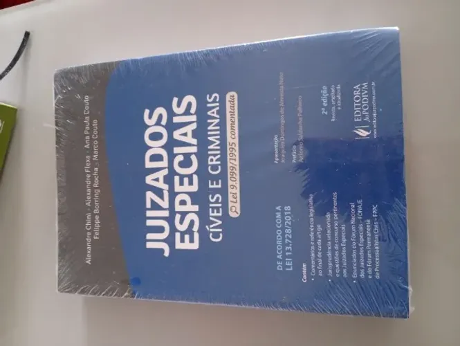 Vendo livros de direito