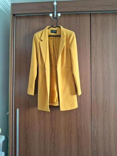 Casaco amarelo tamanho P - Novo